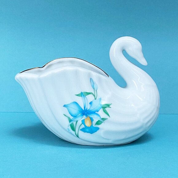 Beautiful Small Porcelain White Swan Bowl with Flowers - Swan Planter - Cottage - Picture 1 of 7
